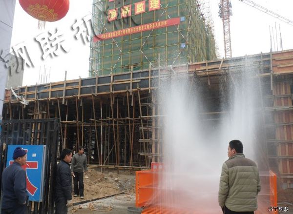 我公司為山東寧陽(yáng)大成建筑有限公司安裝GL-100T工地洗車(chē)機3.jpg