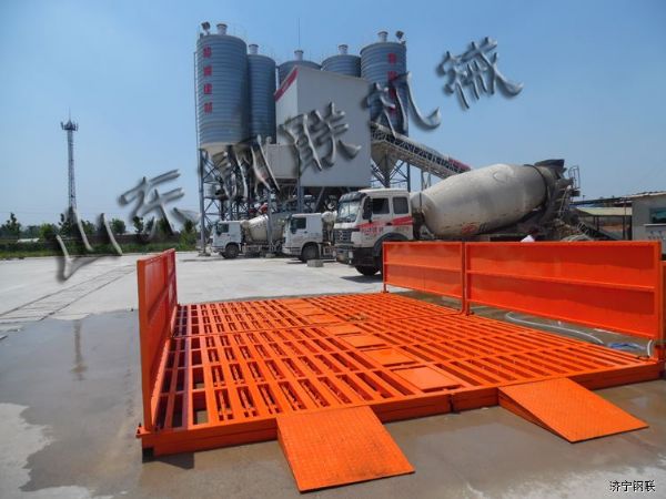 山東汶上和潤建材安裝5米寬7米長(cháng)免基礎洗車(chē)機4.jpg